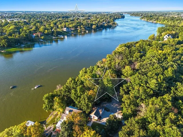 $799,900 | 2420 Old Plank Road, De Pere, WI 54115