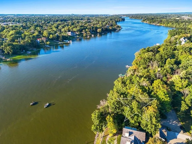 $799,900 | 2420 Old Plank Road, De Pere, WI 54115