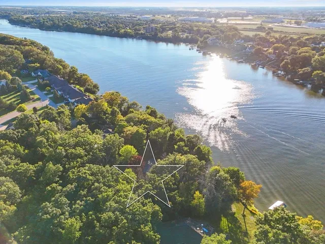 $799,900 | 2420 Old Plank Road, De Pere, WI 54115