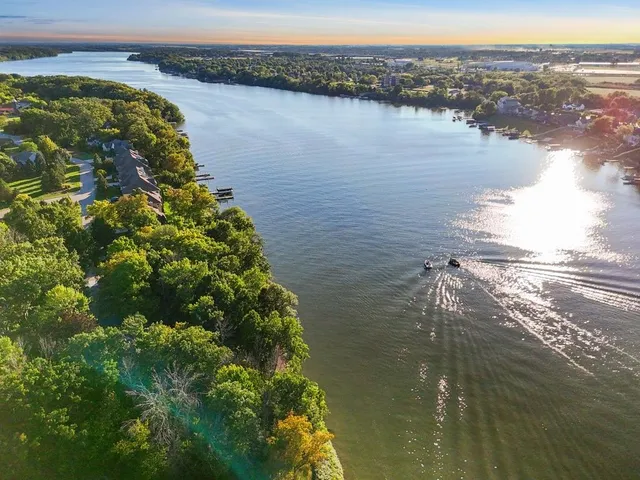 $799,900 | 2420 Old Plank Road, De Pere, WI 54115