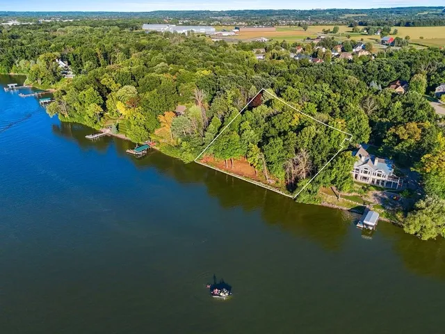 $799,900 | 2420 Old Plank Road, De Pere, WI 54115