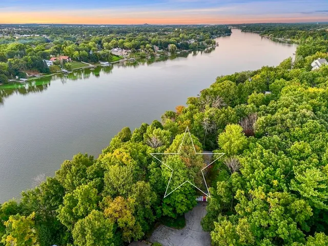 $799,900 | 2420 Old Plank Road, De Pere, WI 54115