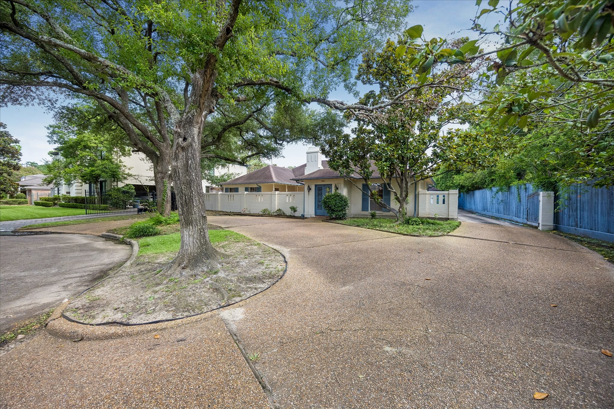 802 Old Lake Road Houston, TX 77057 - Photo 2 of 9