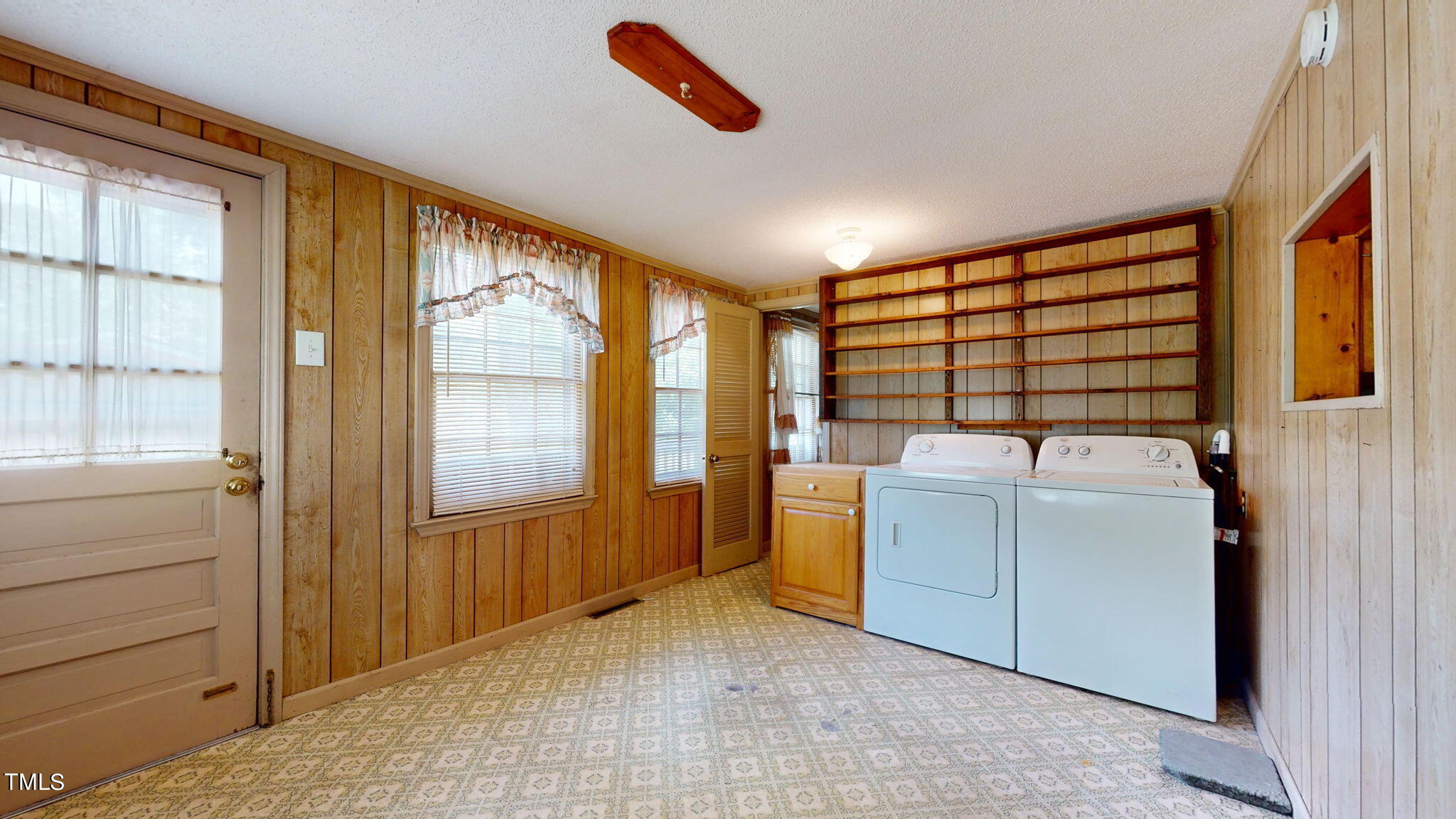 5209 Old Stage Road Raleigh, NC 27603 - Photo 16 of 34 Mud Room-Laundry