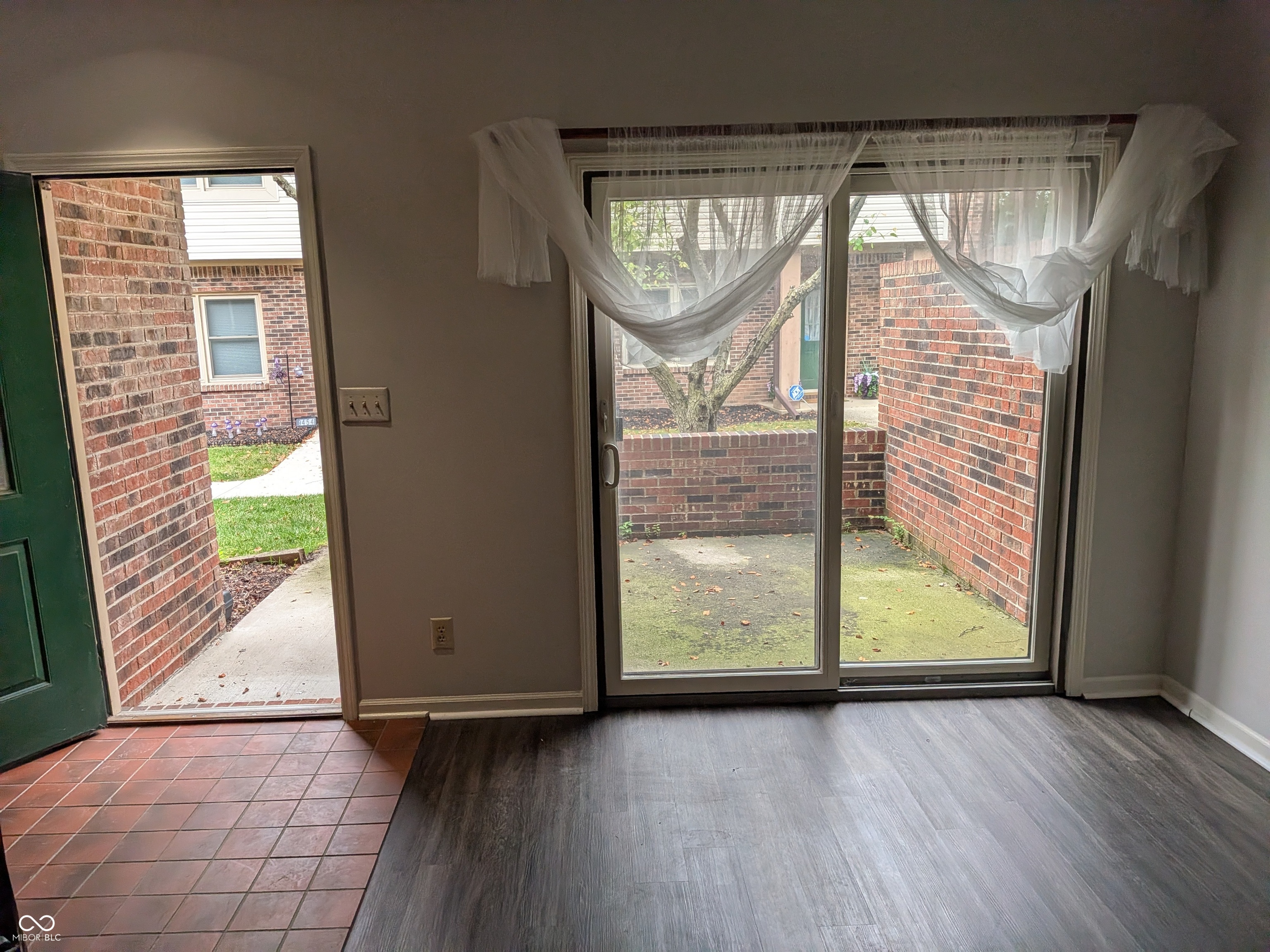 9464 Maple Way Indianapolis, IN 46268 - Photo 9 of 24 Gallery Image 9