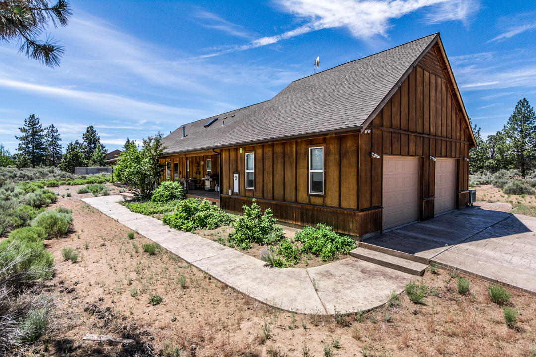 60595 Billadeau Road Bend, OR 97702 - Photo 3 of 38 a view of a house with a yard