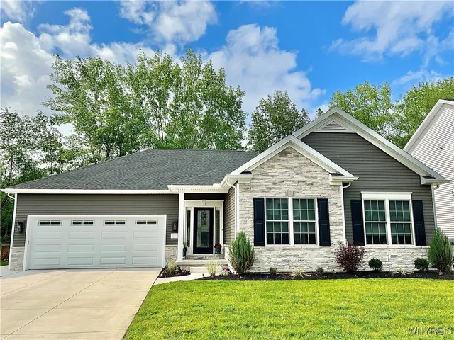 $699,900 | 7290 Woodhaven Drive, Lockport Town, NY 14094