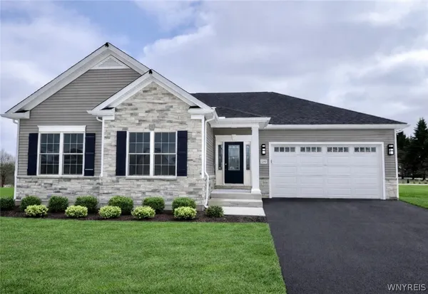 $699,900 | 7290 Woodhaven Drive, Lockport Town, NY 14094
