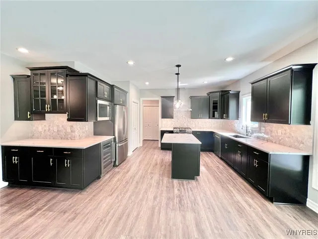 $699,900 | 7290 Woodhaven Drive, Lockport Town, NY 14094