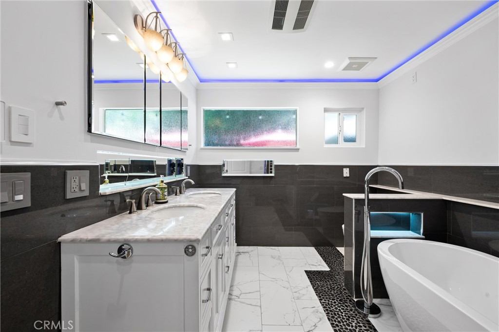 22959 Humming Bird Way Calabasas, CA 91302 - Photo 29 of 59 Master bathroom