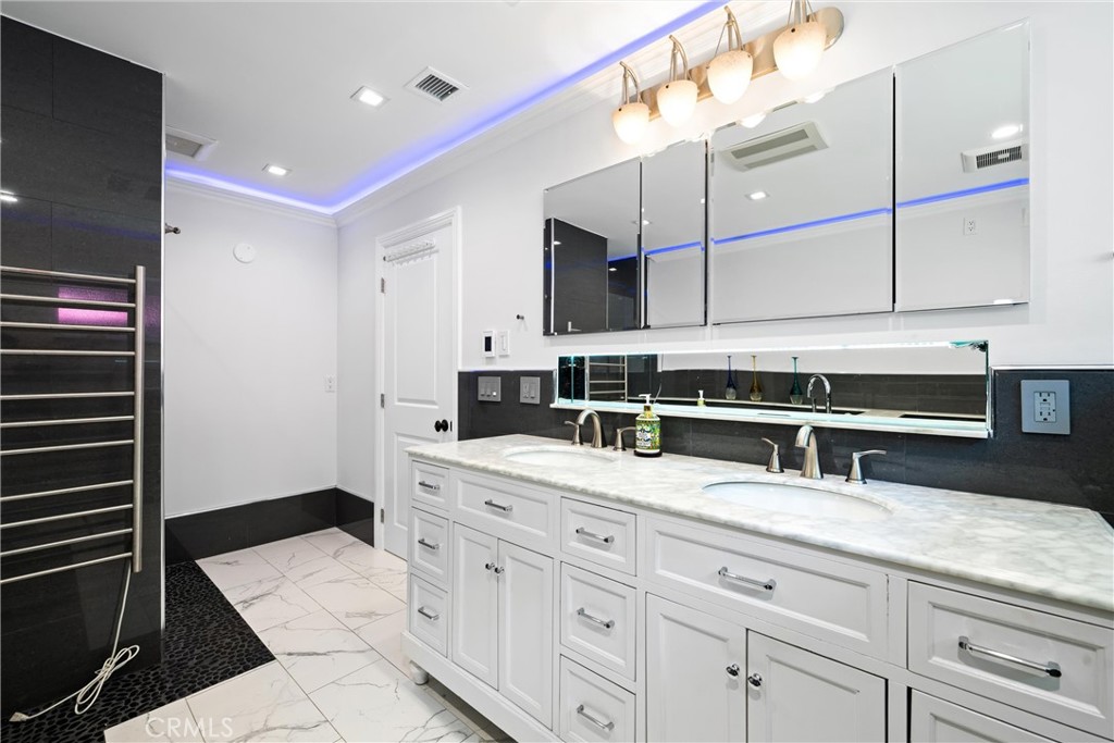 22959 Humming Bird Way Calabasas, CA 91302 - Photo 30 of 59 2 sinks, smart room