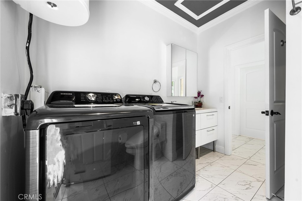 22959 Humming Bird Way Calabasas, CA 91302 - Photo 44 of 59 Laundry area