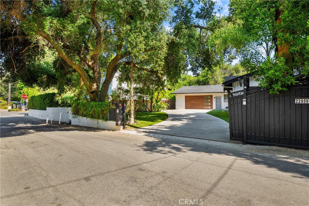 22959 Humming Bird Way Calabasas, CA 91302 - Photo 5 of 59 Cul_D-Suc road