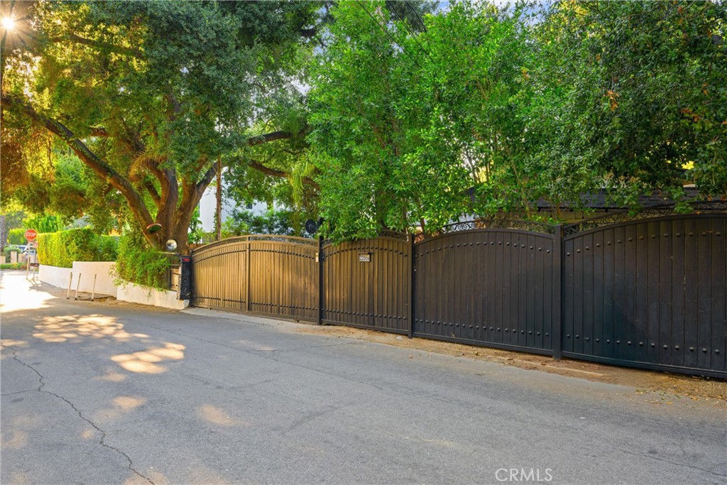 22959 Humming Bird Way Calabasas, CA 91302 - Photo 59 of 59 fenced and gated