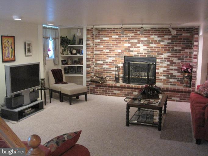 3908 Roxanne Road Randallstown, MD 21133 - Photo 15 of 28 Family Room