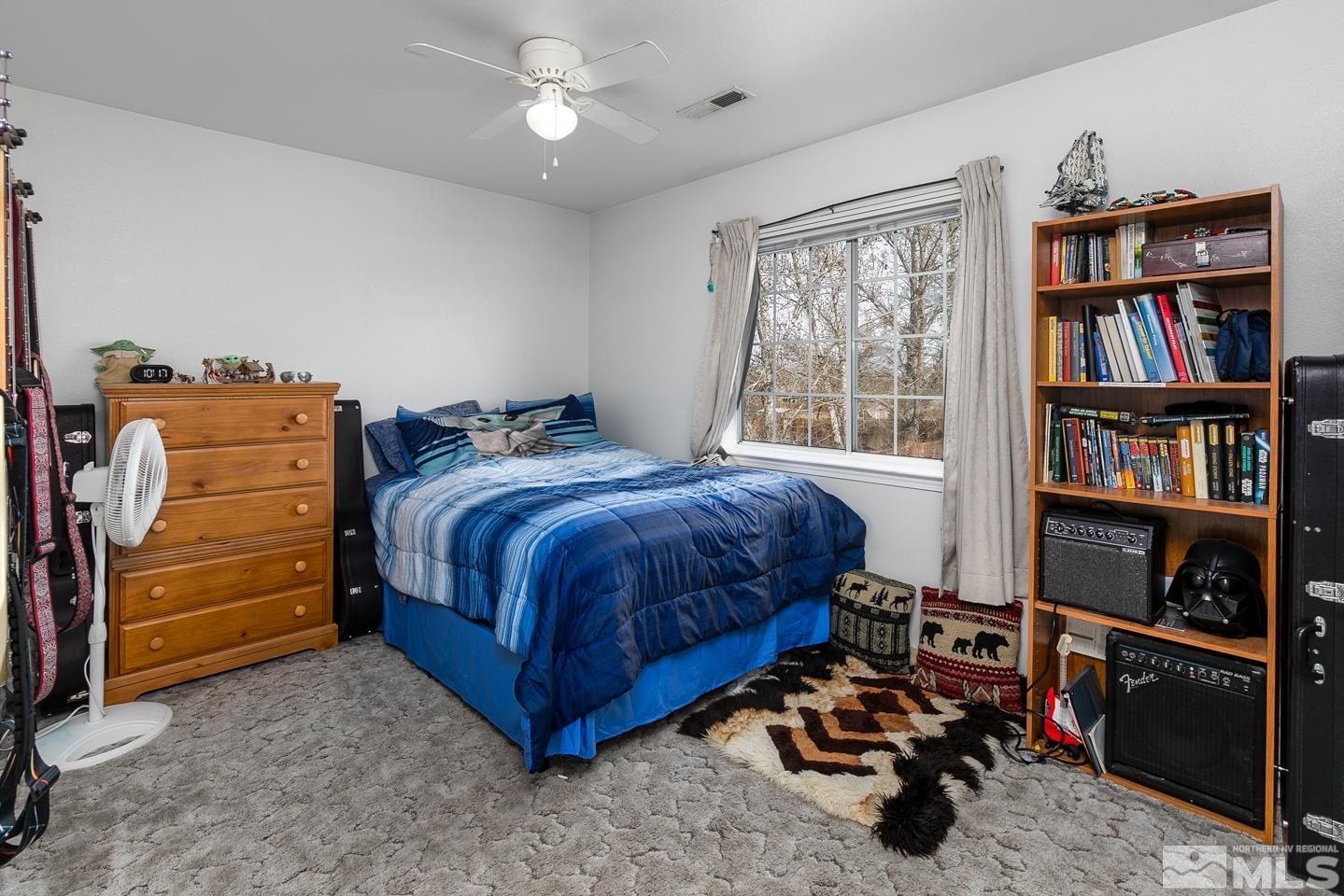 4170 Bottom Road Fallon, NV 89406 - Photo 19 of 38 a bedroom with bed and a book shelf