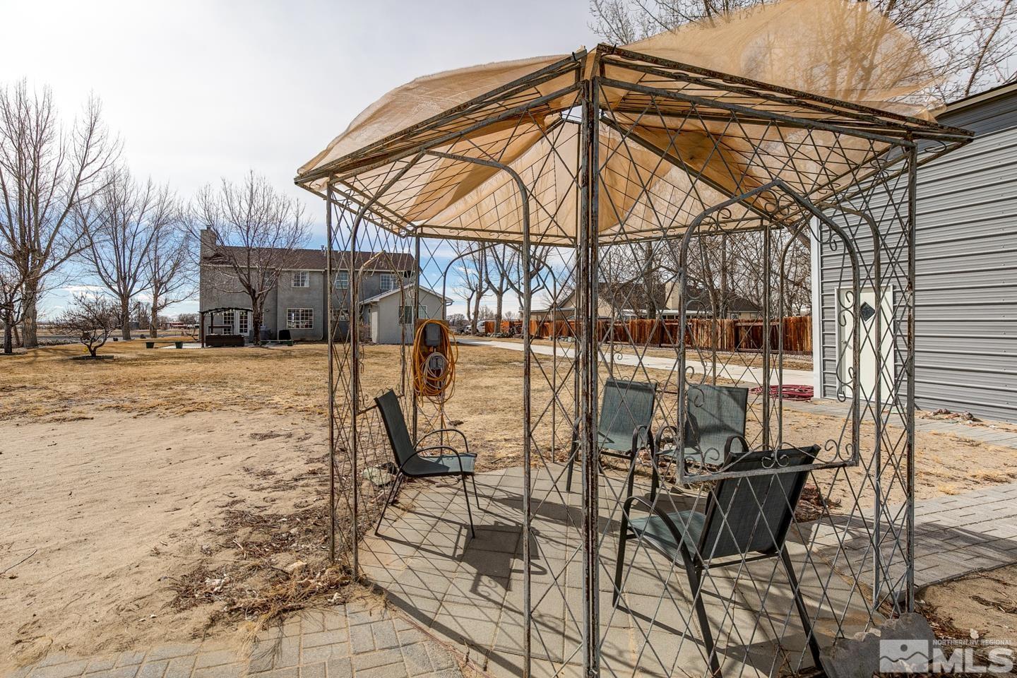 4170 Bottom Road Fallon, NV 89406 - Photo 33 of 38 a backyard of a house with table and chairs