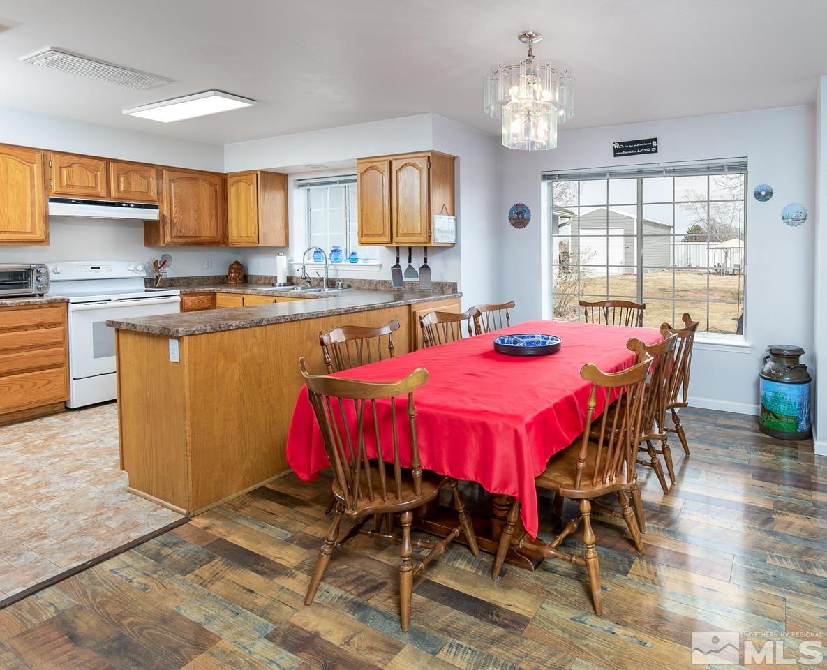 4170 Bottom Road Fallon, NV 89406 - Photo 8 of 38 a dining room with wooden floor