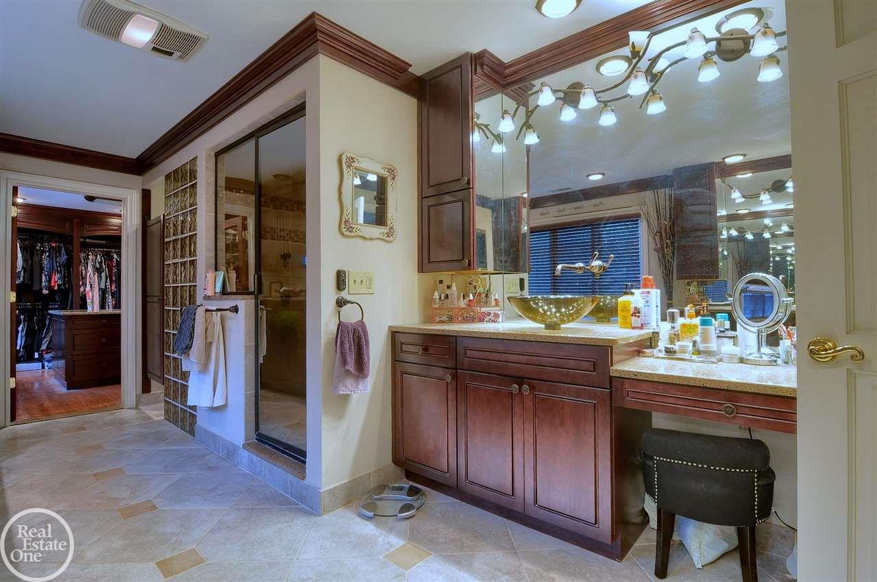 1476 Highpoint Court Rochester, MI 48306 - Photo 49 of 75 50028039-48.JPG