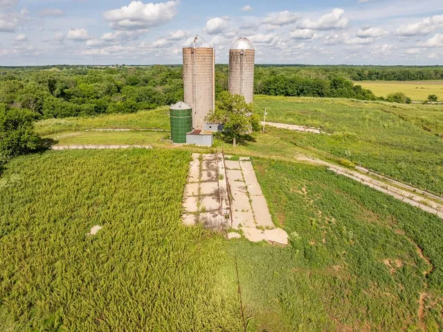 $789,000 | 1637 Southwest County Road 1067, Butler, MO 64730