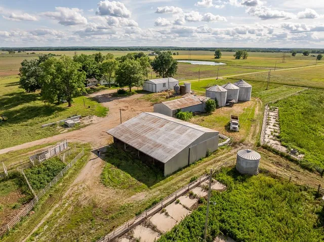 $789,000 | 1637 Southwest County Road 1067, Butler, MO 64730