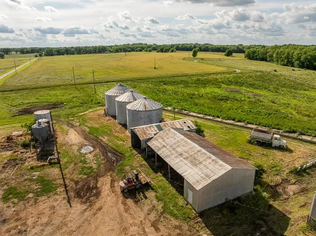 $789,000 | 1637 Southwest County Road 1067, Butler, MO 64730