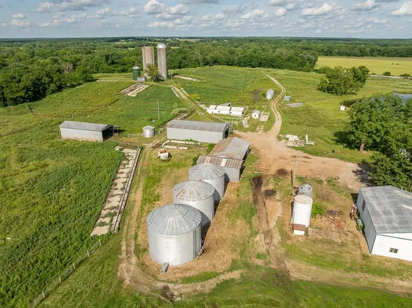 $575,000 | 1637 Southwest County Road 1067, Butler, MO 64730