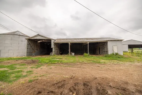 $575,000 | 1637 Southwest County Road 1067, Butler, MO 64730