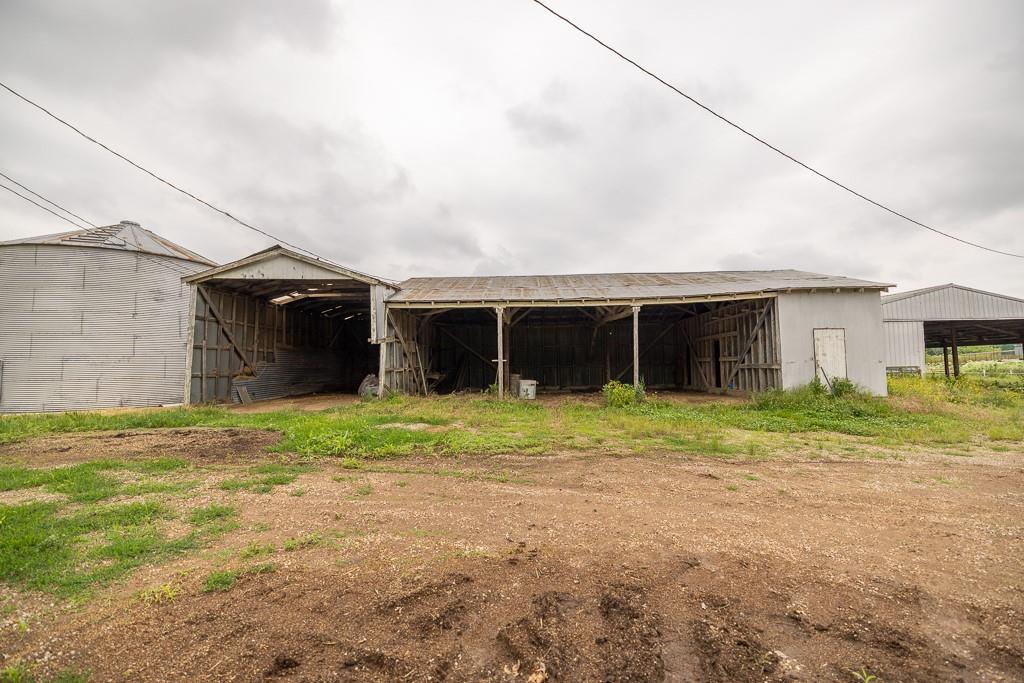 1637 Southwest County Road 1067 Butler, MO 64730 - Photo 28 of 92