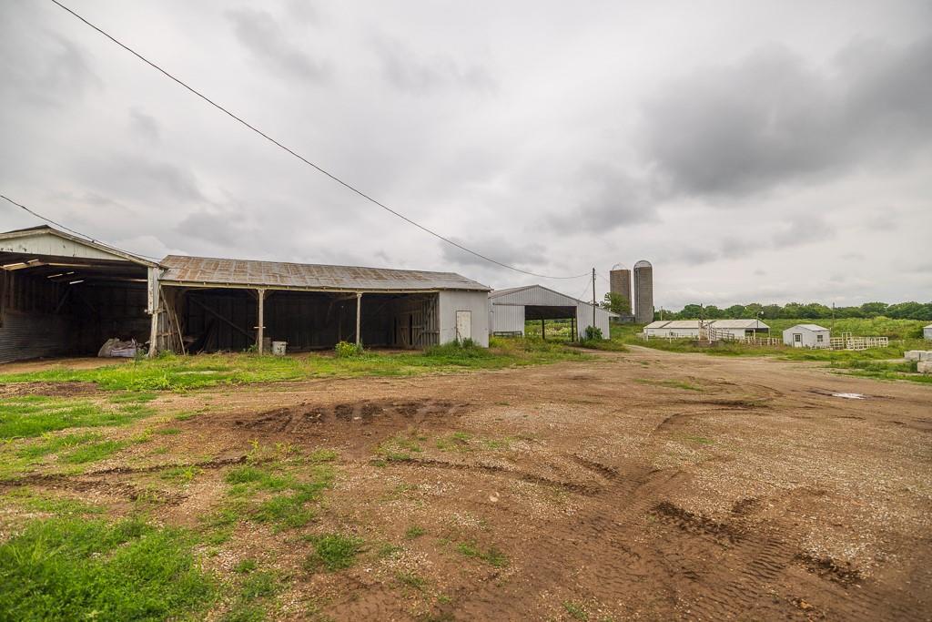 1637 Southwest County Road 1067 Butler, MO 64730 - Photo 29 of 92