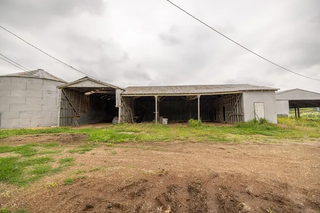 $789,000 | 1637 Southwest County Road 1067, Butler, MO 64730