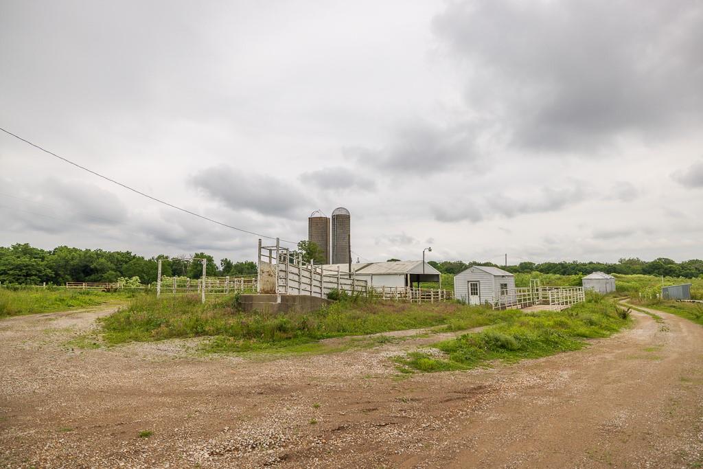 1637 Southwest County Road 1067 Butler, MO 64730 - Photo 32 of 92