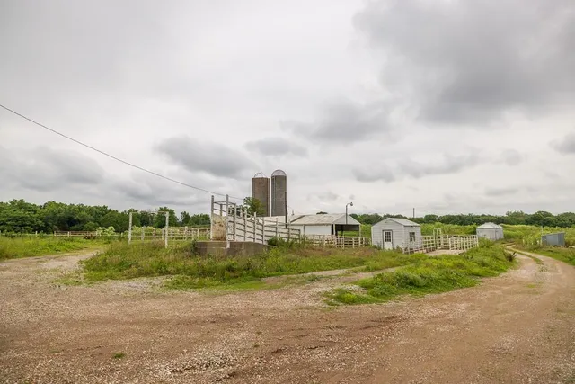 $789,000 | 1637 Southwest County Road 1067, Butler, MO 64730