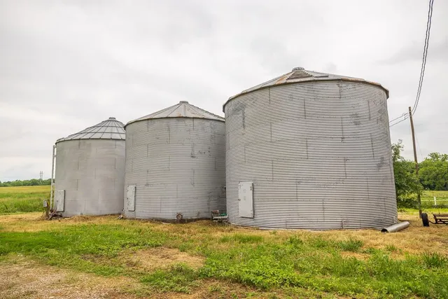 $789,000 | 1637 Southwest County Road 1067, Butler, MO 64730