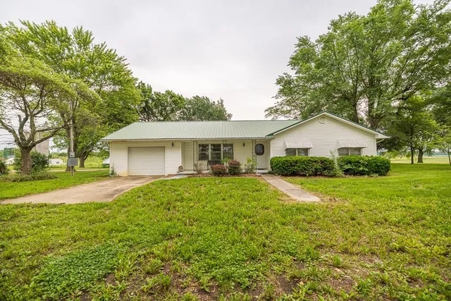 $789,000 | 1637 Southwest County Road 1067, Butler, MO 64730