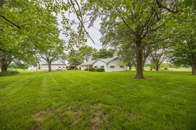 $789,000 | 1637 Southwest County Road 1067, Butler, MO 64730