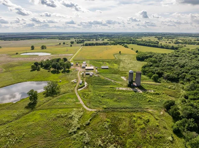 $789,000 | 1637 Southwest County Road 1067, Butler, MO 64730