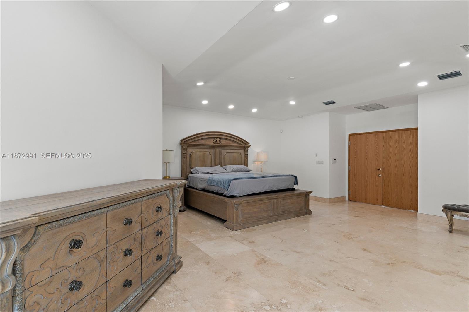 6190 Southwest 102nd Street Pinecrest, FL 33156 - Photo 27 of 52 a living room with furniture