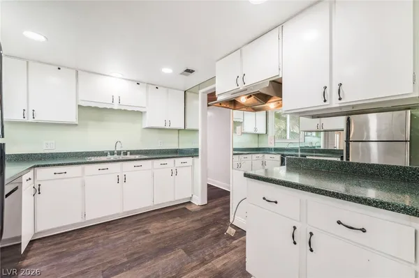 $2,350 | 1828 Hassett Avenue, Las Vegas, NV 89104