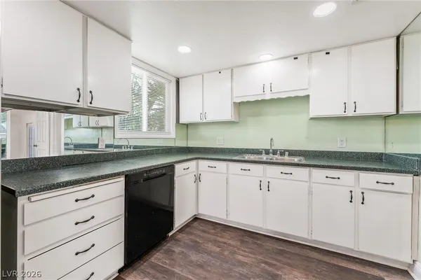 $2,350 | 1828 Hassett Avenue, Las Vegas, NV 89104