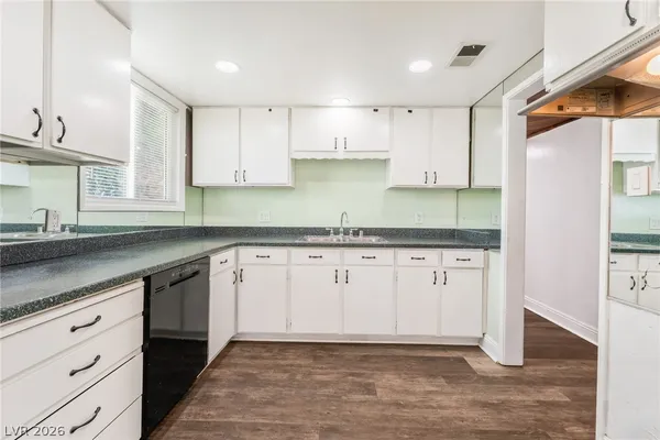 $2,350 | 1828 Hassett Avenue, Las Vegas, NV 89104