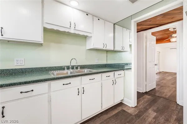 $2,350 | 1828 Hassett Avenue, Las Vegas, NV 89104