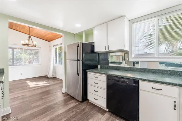 $2,350 | 1828 Hassett Avenue, Las Vegas, NV 89104