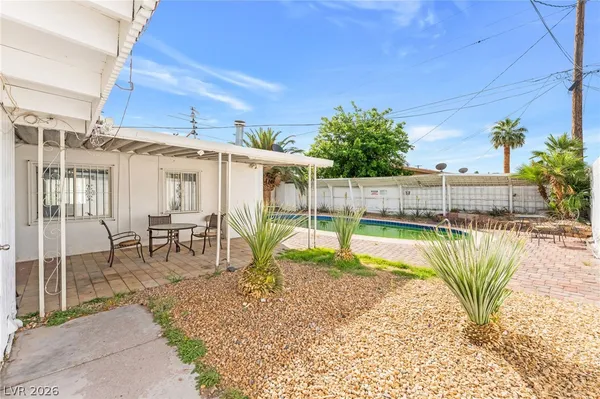 $2,350 | 1828 Hassett Avenue, Las Vegas, NV 89104