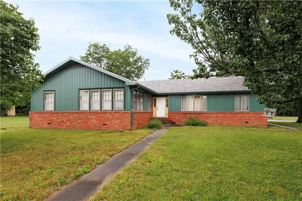 $180,000 | 3068 Highway 169, Liberty, KS 67351