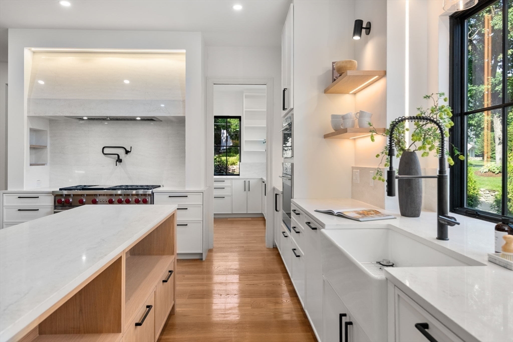 182 Bristol Road Wellesley, MA 02481 - Photo 9 of 38