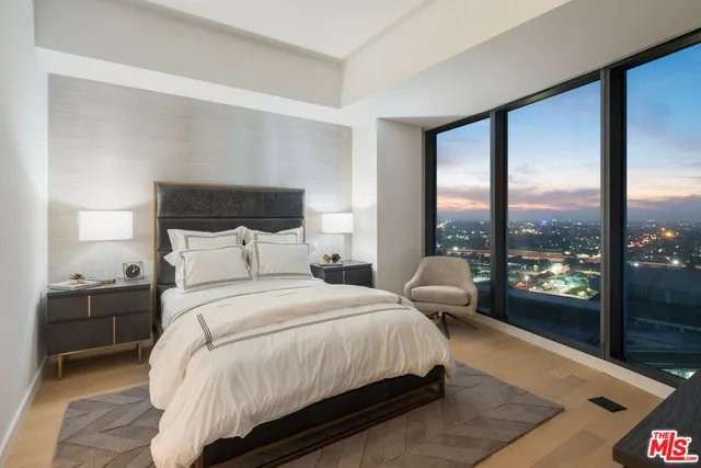 $3,770 | 1200 South Figueroa Street, Unit E1025, Los Angeles, CA 90015