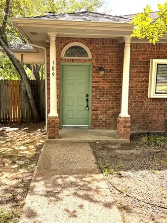 $1,400 | 109 Misty Court, Waxahachie, TX 75165