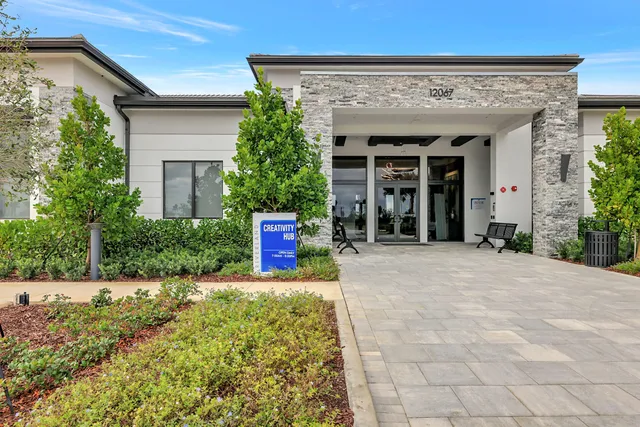 $499,999 | 11870 Southwest Waterford Isle Way, Port St. Lucie, FL 34987