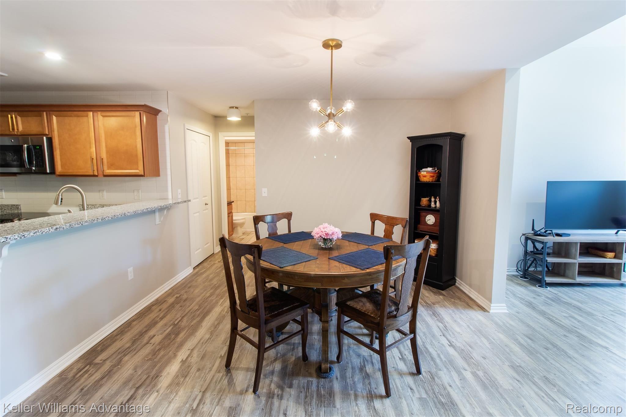 45746 South Stonewood Road Canton, MI 48187 - Photo 11 of 32 SStonewoodRd_45746_Dining_02.jpg